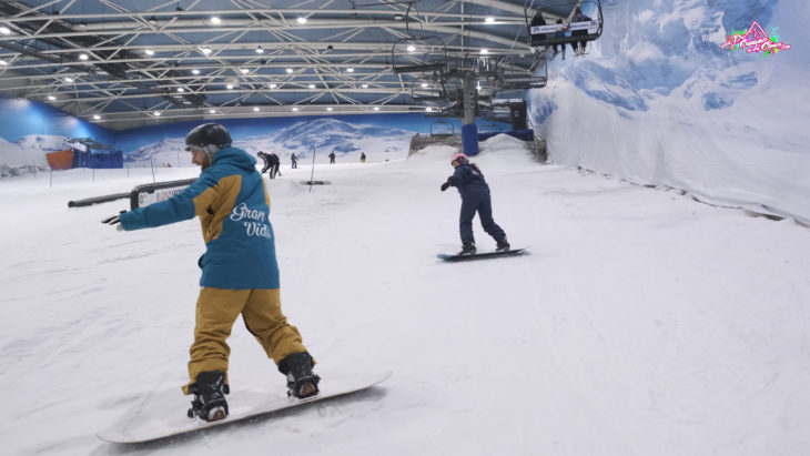 técnica snowboard. giro corto de camino a la cima tv .